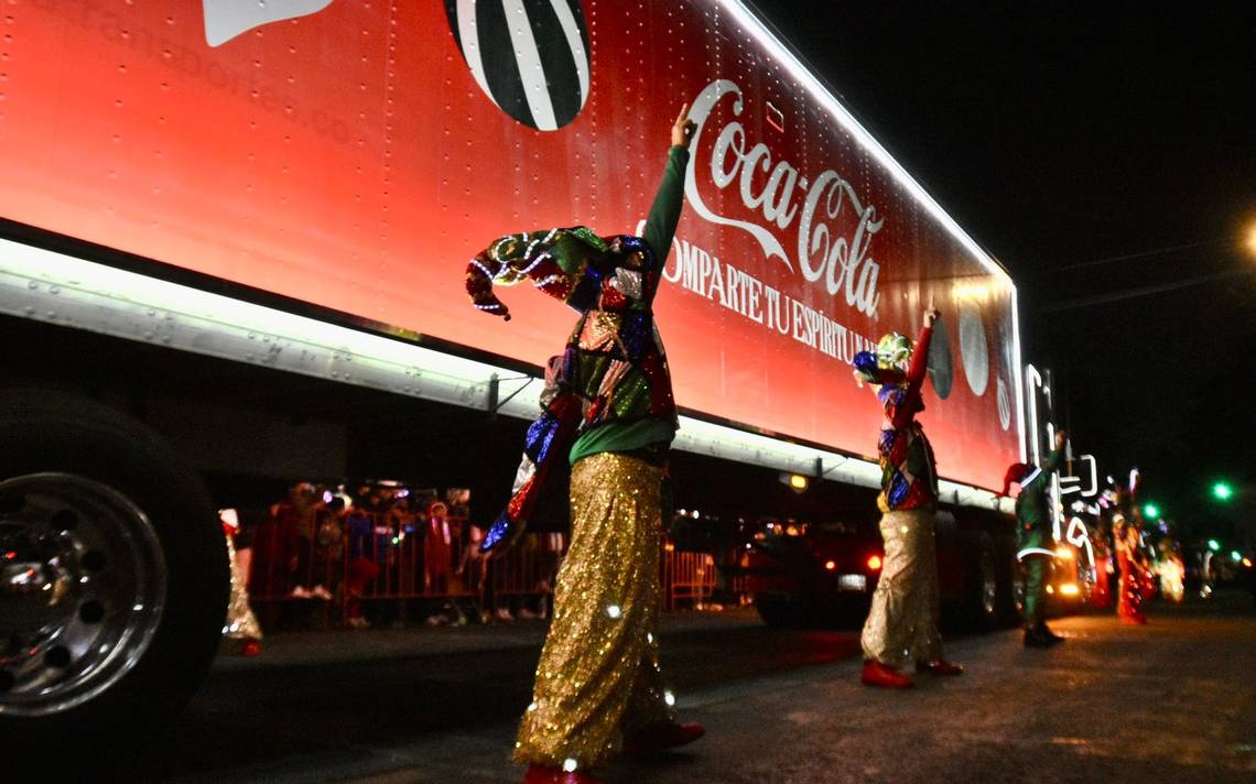 Toluqueños vivieron la magia de la Navidad con la Caravana CocaCola